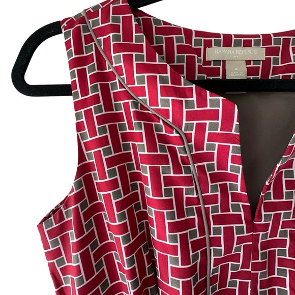 BANANA REPUBLIC | NWOT SLEEVELESS RED GEOMETRIC SHEATH DRESS SPLIT NECK | SIZE 4 - Picture 4 of 11